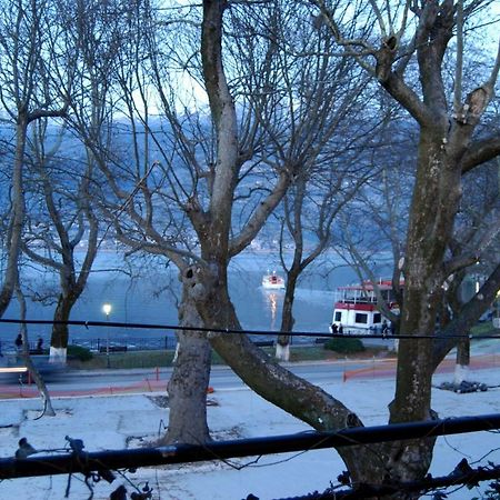 Lake View Apartment Янина Екстериор снимка